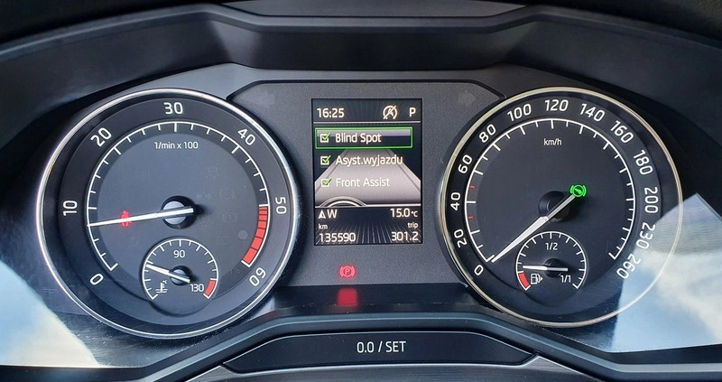 Skoda Superb cena 81300 przebieg: 135590, rok produkcji 2017 z Rzeszów małe 781